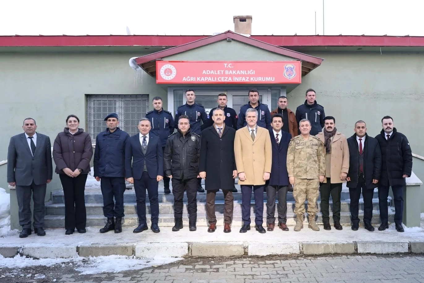 Ağrı Cezaevi’nde Ramazan Coşkusu: Adli Erkan ve Personel İftar Sofrasında Buluştu