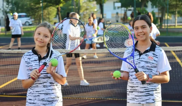 Aksaray Belediyesi yaz spor okulu için kayıtların başladığını duyurdu, çocuklara yönelik spor ve eğitim faaliyetleri düzenleniyor.