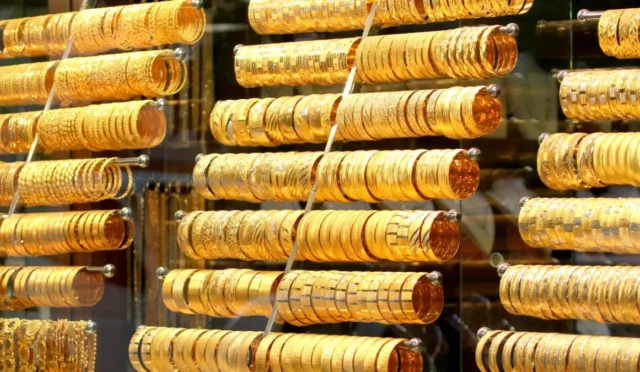 Gram altın fiyatlarındaki düşüşü gösteren grafik