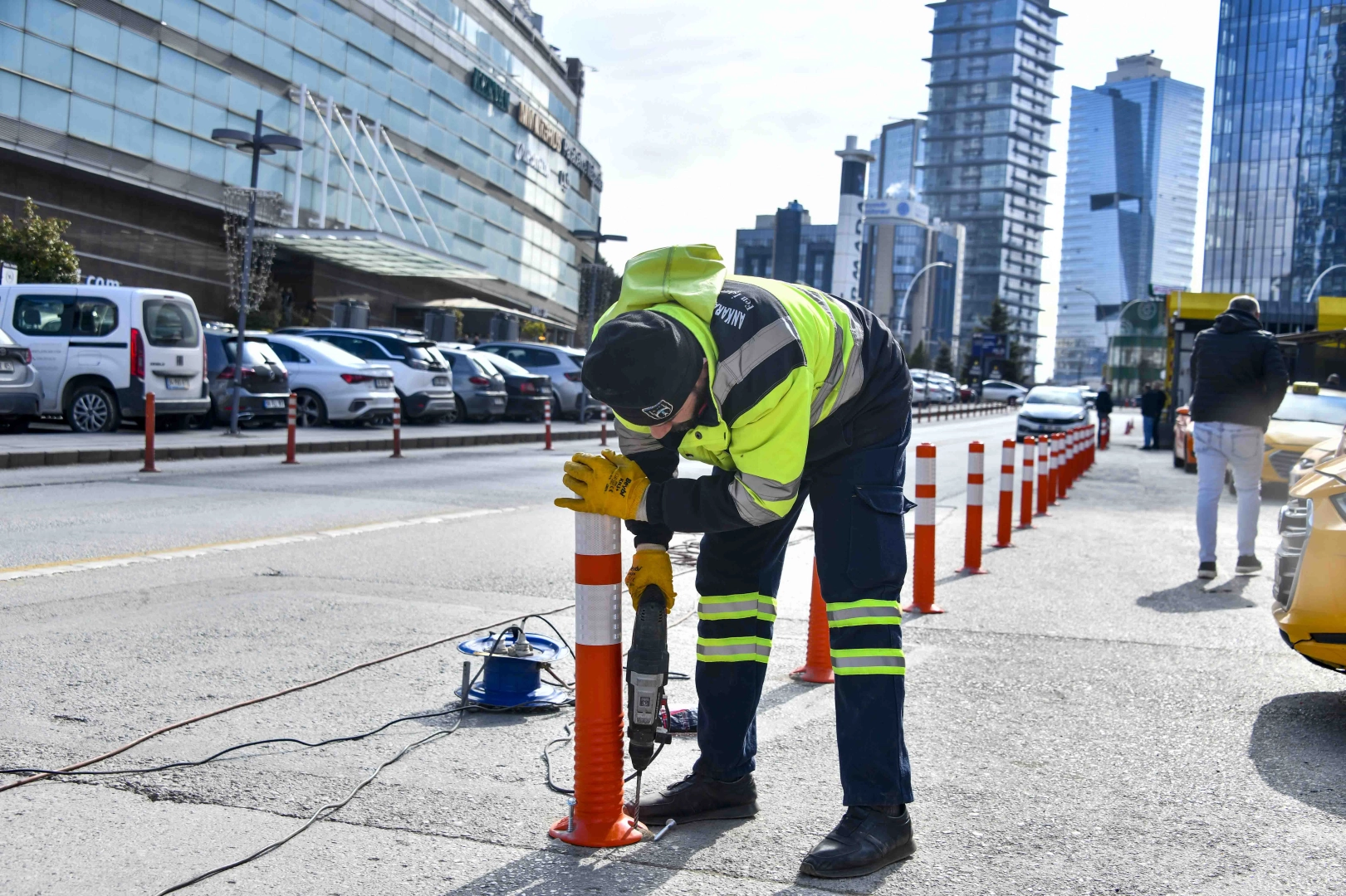Ankara’da AVM Trafiğine Devrim Niteliğinde Çözüm: Tek Yön Uygulaması Başladı