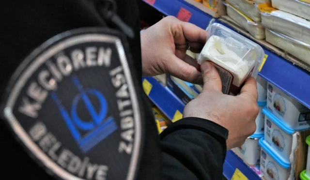 Keçiören zabıta ekipleri, Ramazan ayında gıda denetimi yapıyor.