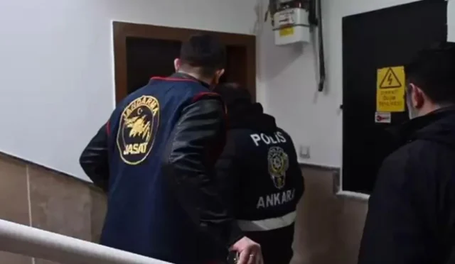 Ankara'da polis ve jandarma ekiplerinin düzenlediği operasyonda gözaltına alınan şüpheli şahıslar