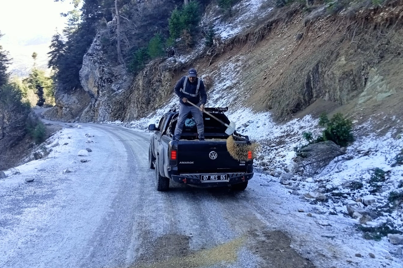 Alanya’da Kış Koşullarına Karşı Seferberlik: Yollar Güvenli Hale Getiriliyor