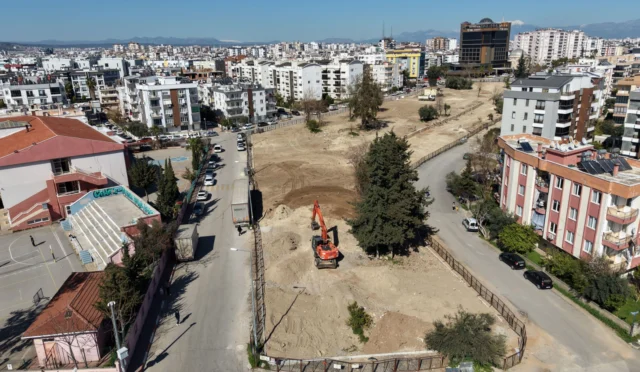 Antalya Muratpaşa Belediyesi'nin Çaybaşı Mahallesi'nde yapımına başladığı yeni park alanı