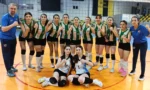 Artvinspor genç kızlar voleybol takımının şampiyonluk sevinci