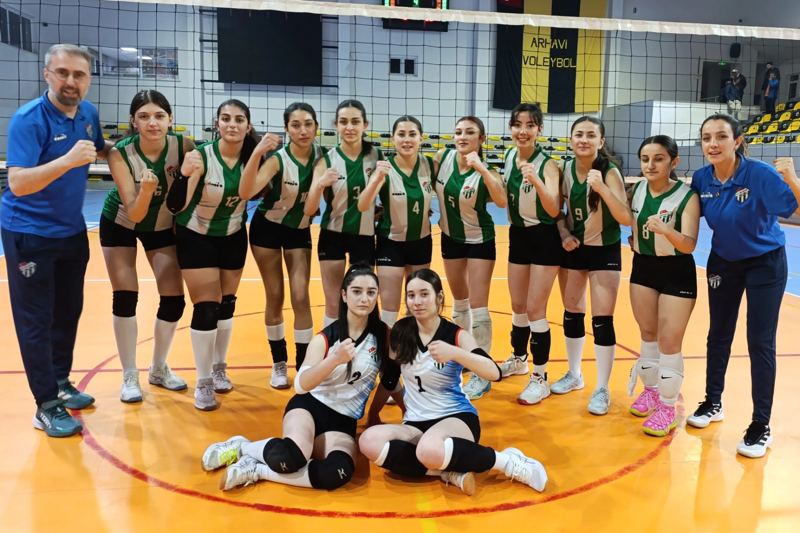 Artvinspor’dan Muhteşem Geri Dönüş: Genç Kızlar Voleybol İl Şampiyonu Oldular
