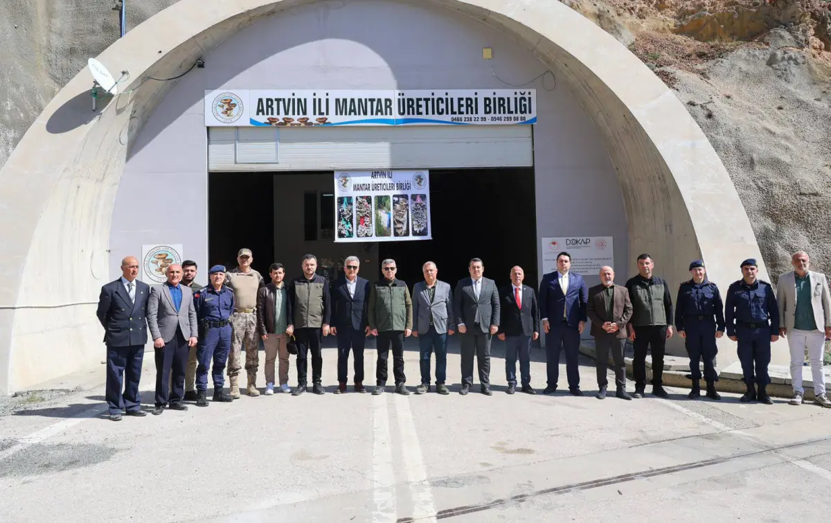 Artvin Valisi Ergün’den Kırsal Kalkınmaya Destek: İstiridye Mantarı Üretim Tesisini Ziyaret Etti