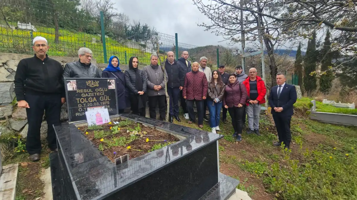 Artvin Gazeteciliğinin Duayeni Tolga Gül, Vefatının 2. Yılında Mezarı Başında Anıldı