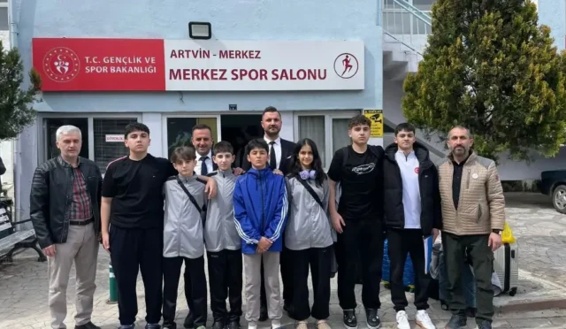 Artvinli taekwondocular, Antalya'da düzenlenen Türkiye Open Taekwondo Turnuvası'nda madalya mücadelesi veriyor.
