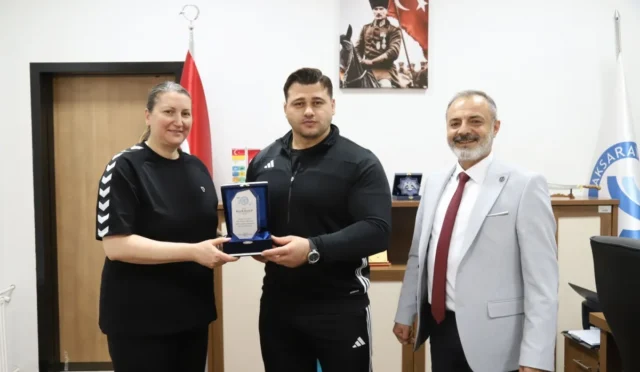 Milli güreşçi Rıza Kayaalp, Aksaray Üniversitesi öğrencileriyle söyleşide buluştu