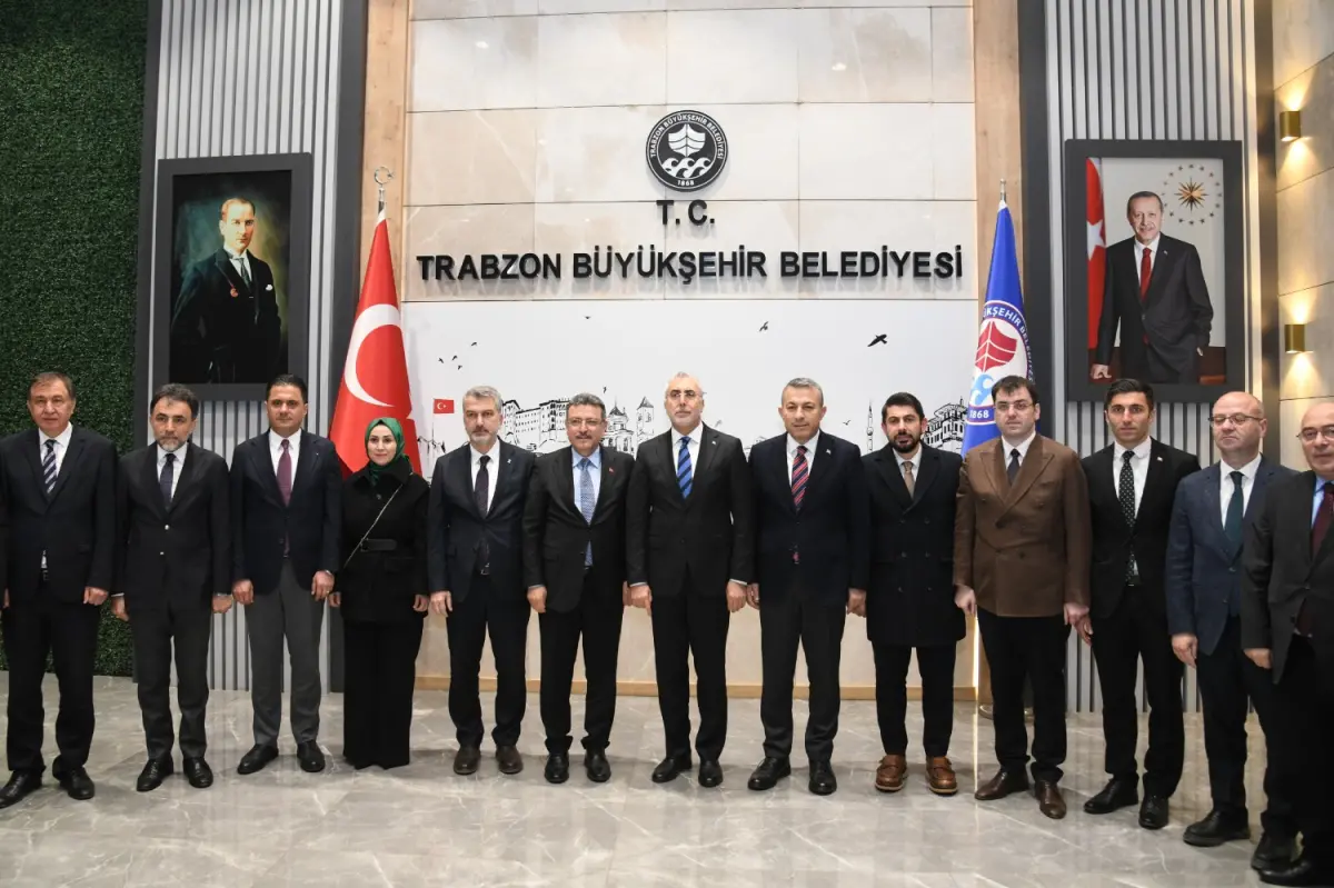 Çalışma ve Sosyal Güvenlik Bakanı Vedat Işıkhan Trabzon’da: Başkan Genç’ten Şehir Çalışmaları Hakkında Bilgi Aldı