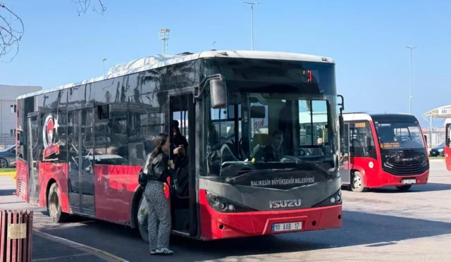 Bandırma'da yenilenerek hizmete alınan otobüsler ve toplu taşıma hizmetlerindeki iyileştirmeler