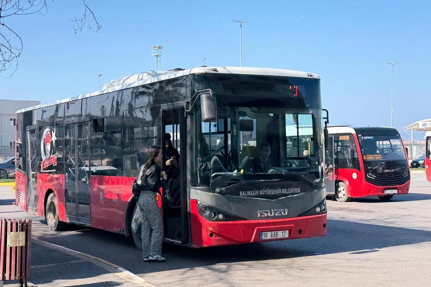 Bandırma’da Ulaşım Devrimi: 17 Otobüs Yenilendi, Kapasite Arttı, Öğrencilere Ücretsiz Taşımayla Destek