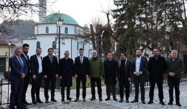 Kocaeli Büyükşehir Belediye Başkanı Tahir Büyükakın, Bosna Hersek'te soydaşlarla iftar sofrasında buluştu.