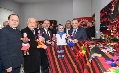 Trabzon Büyükşehir Belediye Başkanı Ahmet Metin Genç, Şalpazarı ziyaretinde halkla buluşuyor.