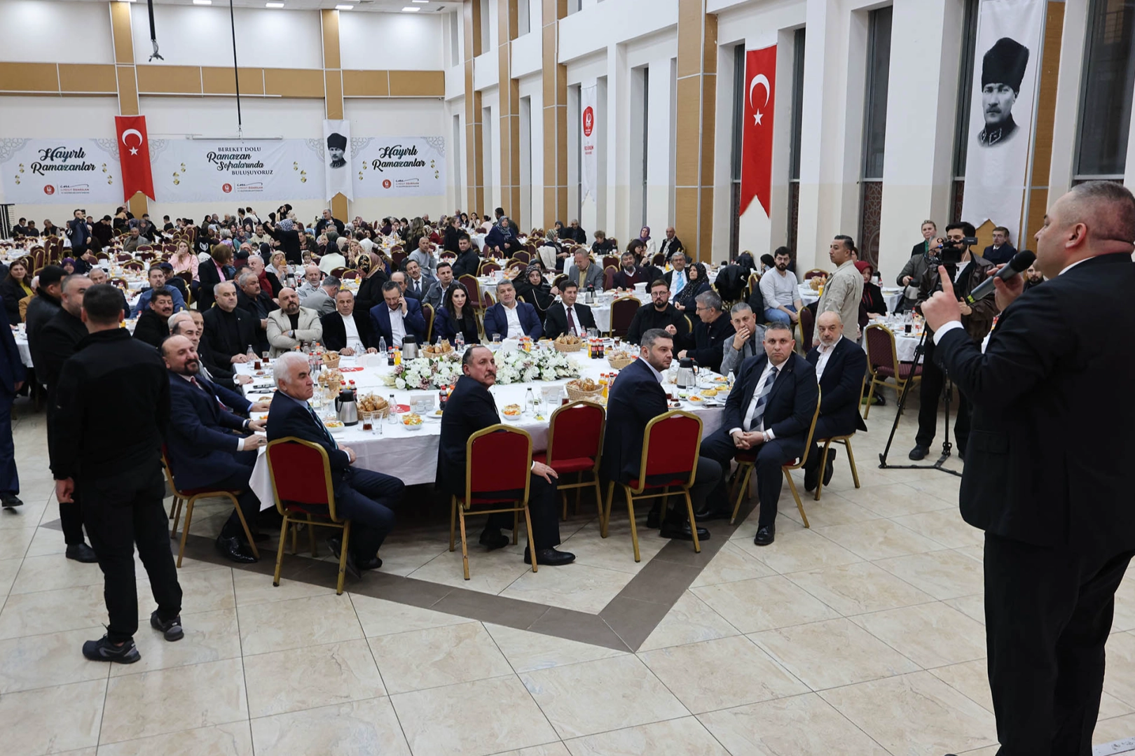 Keçiören Belediye Başkanı Özarslan, Başkent İlçelerinden Vatandaşlarla İftar Sofrasında Buluştu