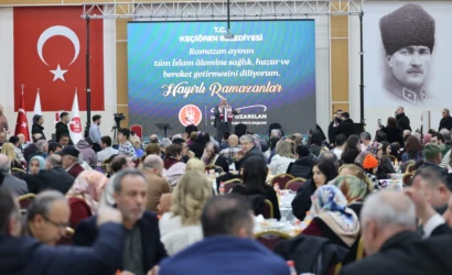 Keçiören Belediye Başkanı Mesut Özarslan, Sivaslı hemşehrileriyle bir iftar programında bir araya geldi.