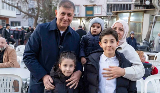 İzmir Büyükşehir Belediye Başkanı Dr. Cemil Tugay bayramlık müjdesi veriyor