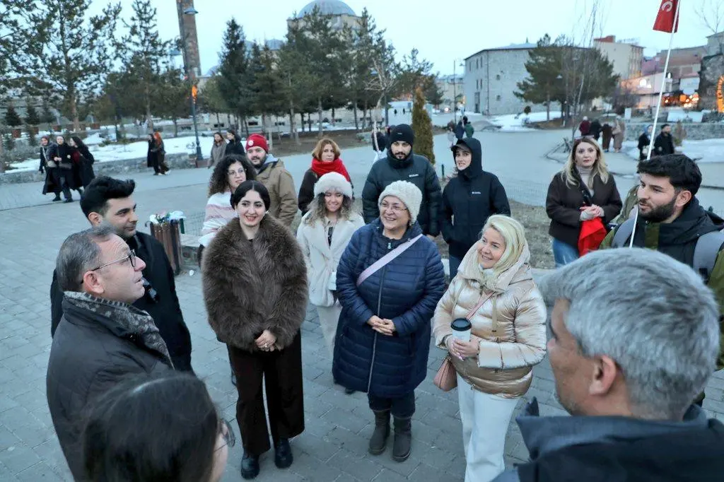 Bayram Tatili Kars’a Yaradı: Vali Polat Ziyaretçilerle Buluştu