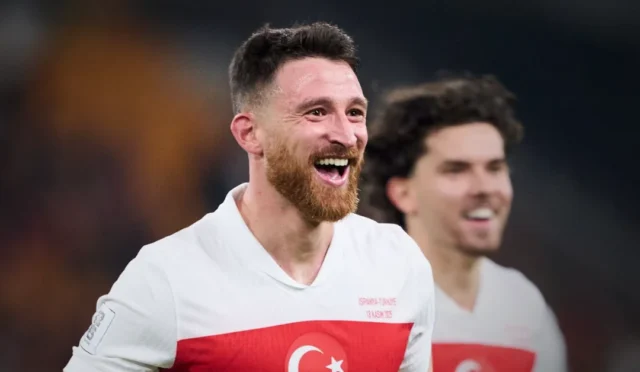 Borussia Dortmund oyuncusu Salih Özcan'ın sezon sonunda takımdan ayrılacağına dair haber