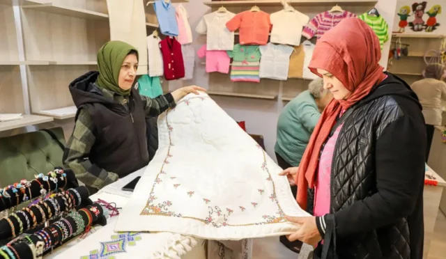 Ordu'da kadınların el emeği ürünlerini sergilediği ve sattığı El Emeği Çarşısı'ndan genel görünüm