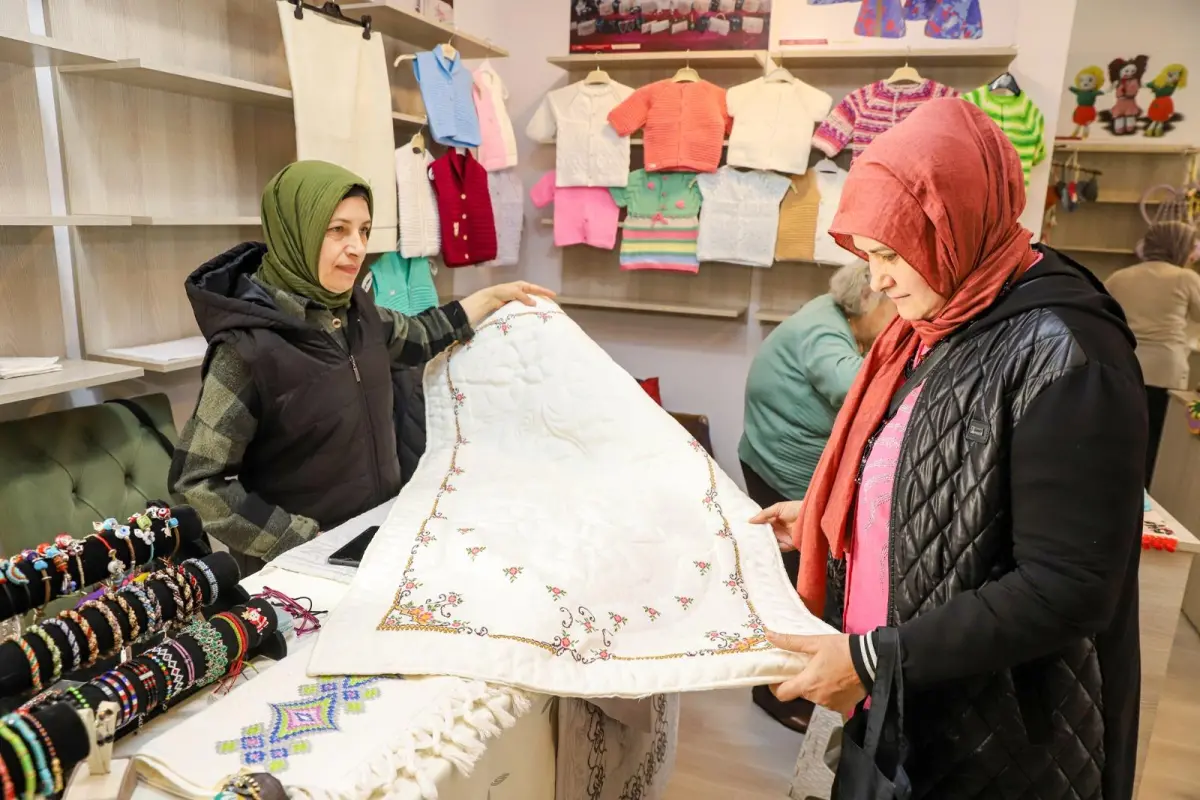 Ordulu Kadınların El Emeği Göz Nuru Ürünleri, Kazanca Dönüşüyor: El Emeği Çarşıları Büyük İlgi Görüyor