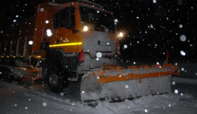 Alacabel geçidinde kar yağışı sonrası oluşan 5 santimetrelik kar kalınlığı