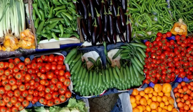 Ticaret Bakanlığı ekiplerinin hal denetimlerinde vergi ve fiyat usulsüzlüklerini ortaya çıkardığına dair haber görseli