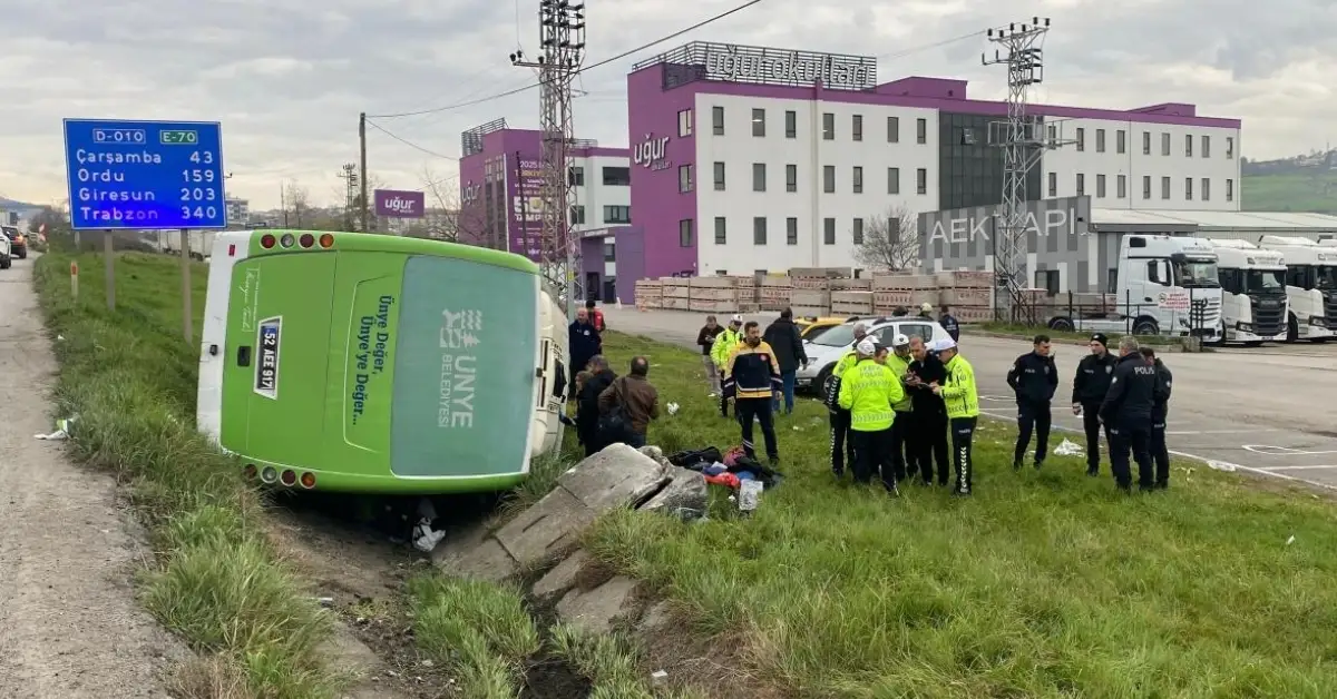 Samsun’da Öğrenci Servisi Devrildi: 11 Kişi Yaralandı