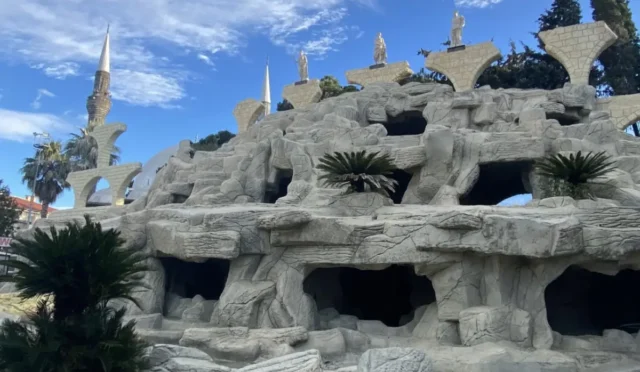 Belek'te sergilenen Büyük İskender, Julius Caesar ve Hera heykelleri