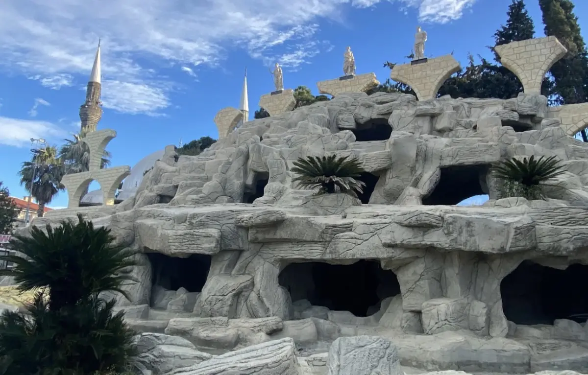 Belek’te Tarihi Devler Buluştu: Büyük İskender, Sezar ve Hera Heykelleri Belek’i Açık Hava Müzesine Dönüştürüyor