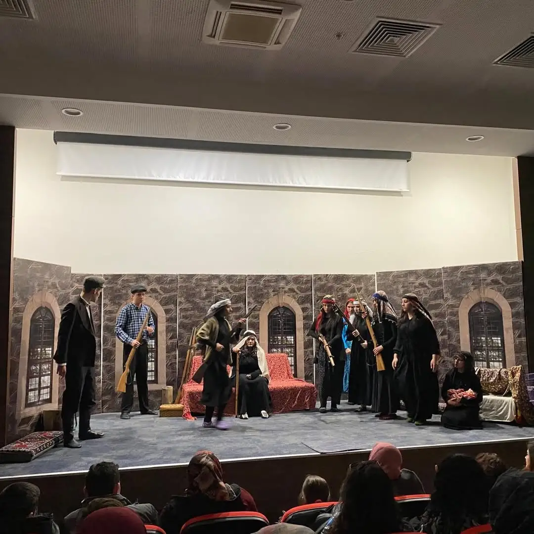 Çubuk’ta Liseliler Sahne Tozunu İlk Kez Yuttu: Turgut Özakman’ın ‘Töre’ Oyunu Büyük Alkış Aldı