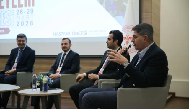 Milletvekili İshak Şan, TASHKON'da acil sağlık hizmetleri üzerine konuşma yaparken