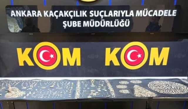 Sincan'da bir hobi bahçesinde toprağa gömülü halde bulunan tarihi eserler ve sikkeler