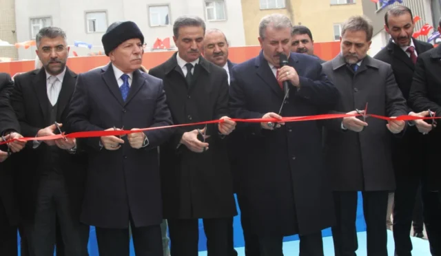 Erzurum'da açılan 14. Halk Pazarı şubesi, vatandaşların uygun fiyatlı alışveriş yapmasını sağlıyor.