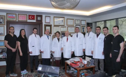 Organ bağışı sayesinde hayata tutunan hastalar ve Prof. Dr. Mehmet Haberal'ı temsil eden görsel