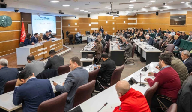 Bornova Belediyesi'nin yeni temizlik araçları filosuna katılıyor