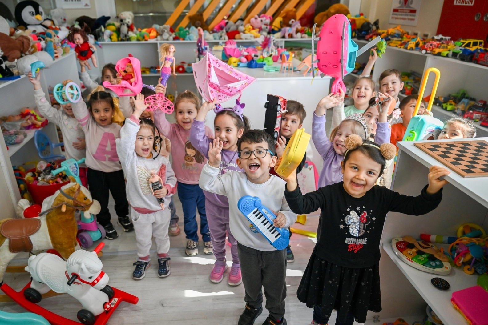 Bornova’da Oyuncak Kütüphanesi: Çocukların Gülümsemesi ve Dayanışmanın Adresi