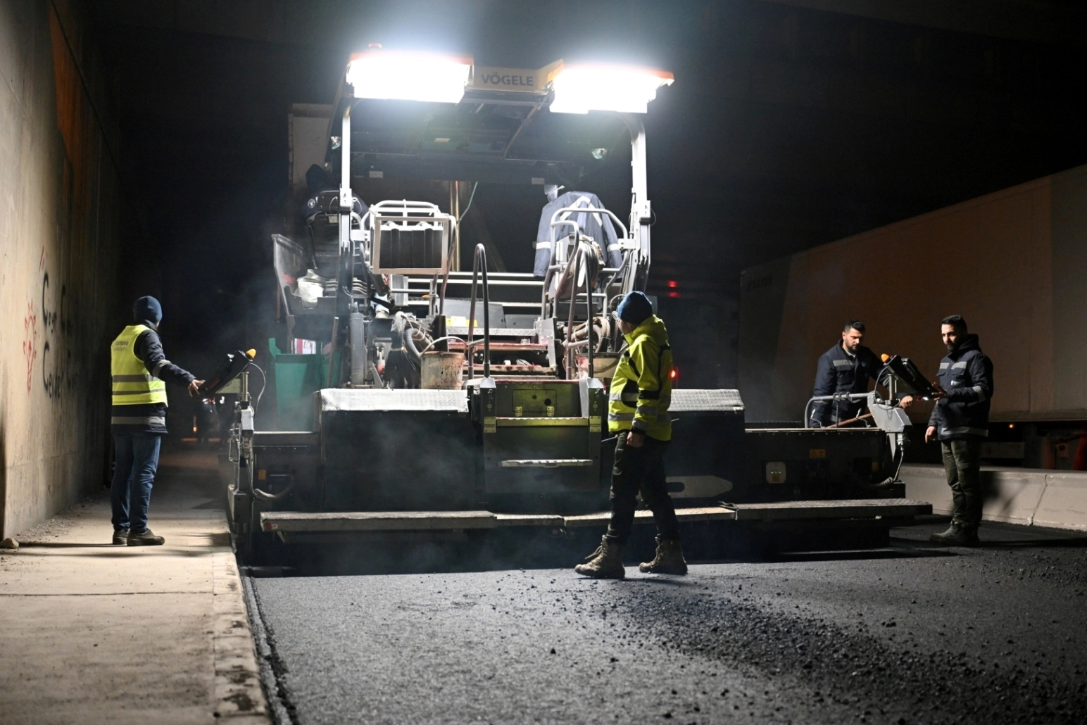 Bornova’da Yağmur Sonrası Yol Seferberliği: Aydınlar Caddesi Yenileniyor