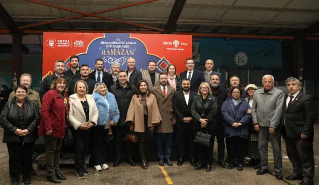 Bursa Nilüfer Konak'ta binlerce kişinin katıldığı iftar programı