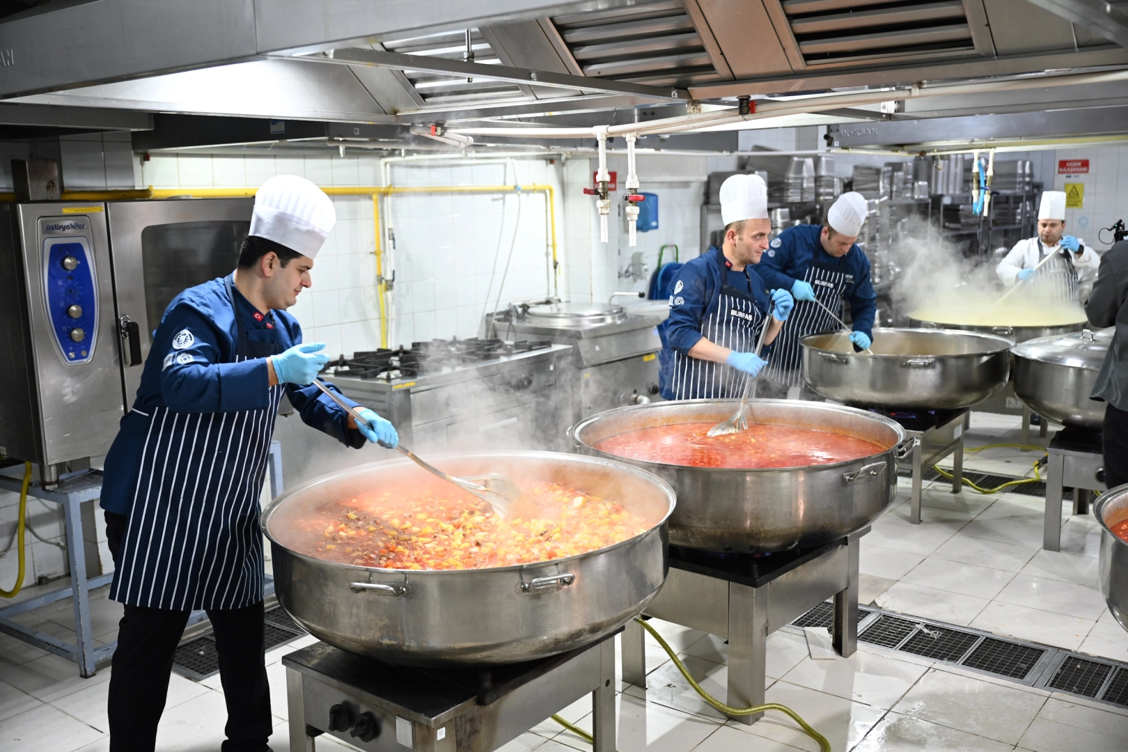 Bursa’da Ramazan Bereketi: BURFAŞ’tan On Binlerce Kişiye Sıcak İftar Sofrası