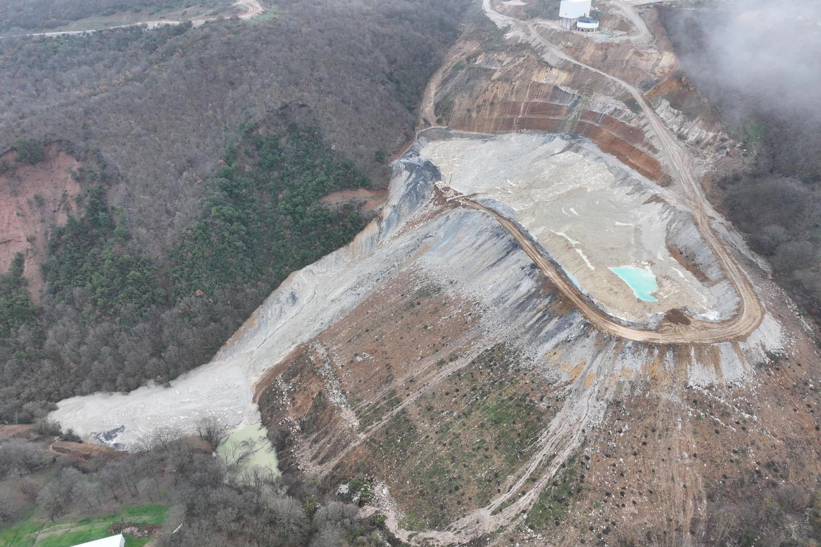 Bursa Yenişehir’de Maden Atık Havuzu Felaketi: Millet Partisi’nden Çevre Denetimi İhmaline Vahim Uyarı