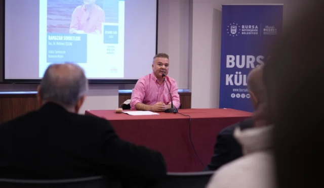 Bursa'da Ramazan ayının kültürel ve mizahi yönleri üzerine düzenlenen söyleşi