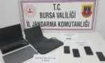 Bursa'da siber suç operasyonu kapsamında el konulan para ve bilgisayarlar