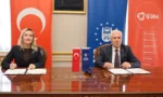 Bursa Büyükşehir Belediye Başkanı Mustafa Bozbey ve TOBB Bursa Kadın Girişimciler Kurulu İcra Komitesi Başkanı Sabriye Şen'in 'Sanayide Kadın Eli Projesi' iyi niyet mektubunu imzaladığı an.