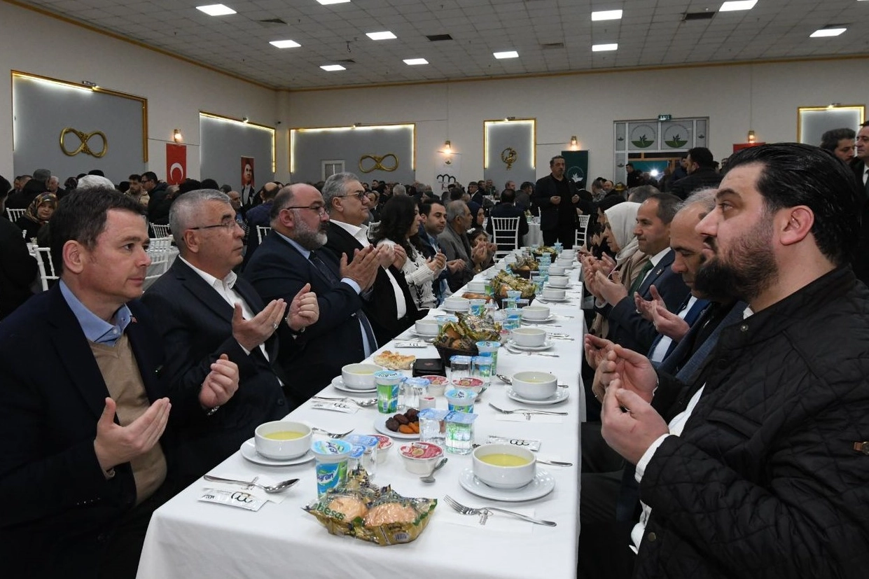 Osmangazi Belediye Başkanı Erkan Aydın, Emek Mahallesi Sakinleriyle İftar Sofrasında Buluştu