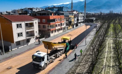 Bursa Gürsu'da Özgüven Caddesi'nde tamamlanan yol genişletme çalışmalarından bir görüntü