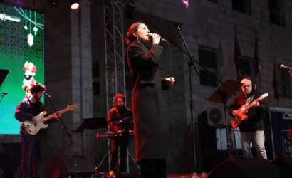 Ezginin Günlüğü grubu, Bursa Nilüfer'de Ramazan Sokağı kapsamında sahne alırken