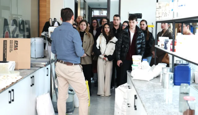 Bursa Osmangazi'de öğrenciler girişimcilik eğitimi kapsamında fabrika ziyareti yapıyor