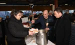 Bursa Osmangazi'de Hamitler Mahallesi'nde düzenlenen Gönül Sofrası iftar programından bir görüntü